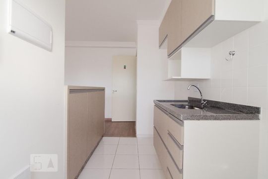 Cozinha de apartamento para alugar com 2 quartos, 50m² em Vila Satúrnia, Campinas
