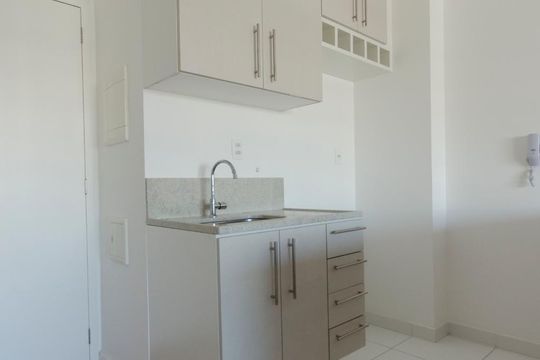 Cozinha de apartamento à venda com 1 quarto, 47m² em Parque Industrial Tomas Edson, São Paulo