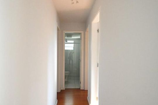 corredor	 de apartamento para alugar com 3 quartos, 90m² em Paraíso do Morumbi, São Paulo