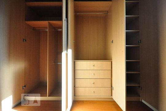 armário do quarto 2 de apartamento para alugar com 3 quartos, 90m² em Paraíso do Morumbi, São Paulo