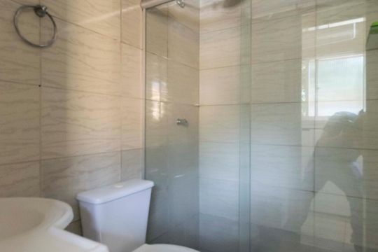 Banheiro social de apartamento para alugar com 3 quartos, 60m² em Parque Cecap, Guarulhos