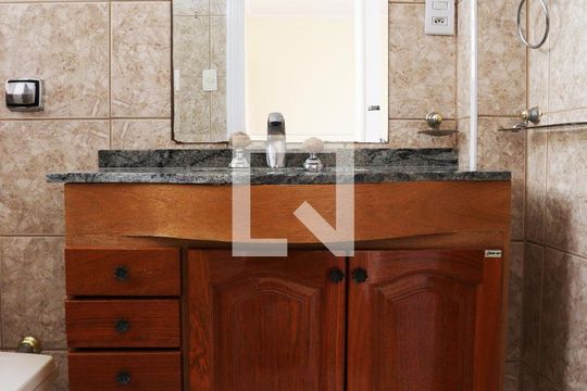 Banheiro de apartamento para alugar com 1 quarto, 50m² em Vila Buarque, São Paulo