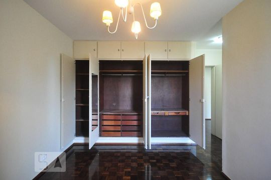 armário da suíte 3 de apartamento para alugar com 4 quartos, 200m² em Vila Suzana, São Paulo