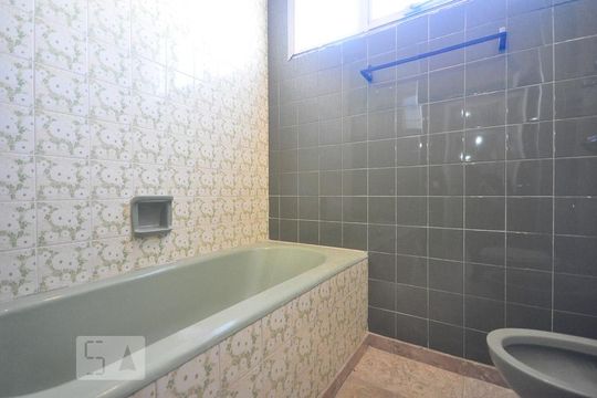 banheiro de apartamento para alugar com 4 quartos, 200m² em Vila Suzana, São Paulo