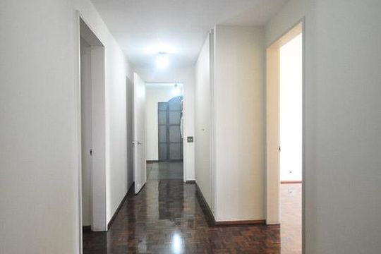 corredor de apartamento para alugar com 4 quartos, 200m² em Vila Suzana, São Paulo