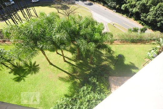 vista para a rua de apartamento para alugar com 4 quartos, 200m² em Vila Suzana, São Paulo