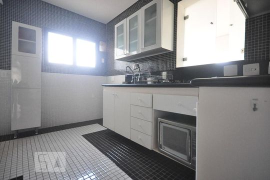 cozinha de apartamento à venda com 3 quartos, 206m² em Vila Suzana, São Paulo