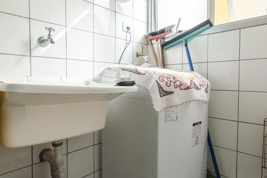 Área de serviço de apartamento para alugar com 2 quartos, 62m² em Continental, Osasco