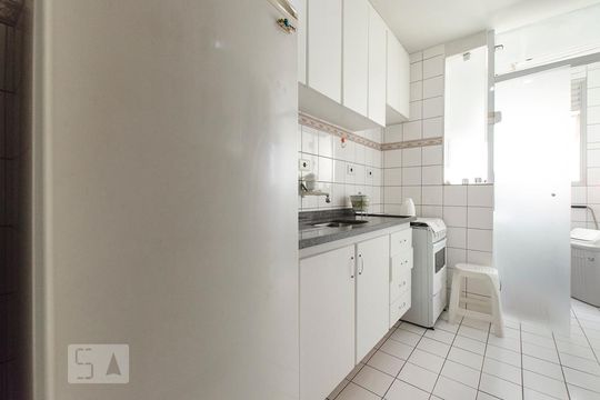 Cozinha de apartamento para alugar com 2 quartos, 62m² em Continental, Osasco