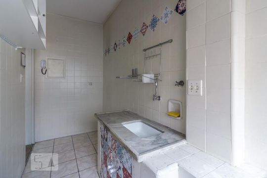 Cozinha de apartamento para alugar com 1 quarto, 60m² em Bela Vista, São Paulo