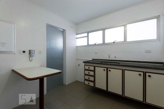 Cozinha de apartamento para alugar com 3 quartos, 101m² em Mirandópolis, São Paulo