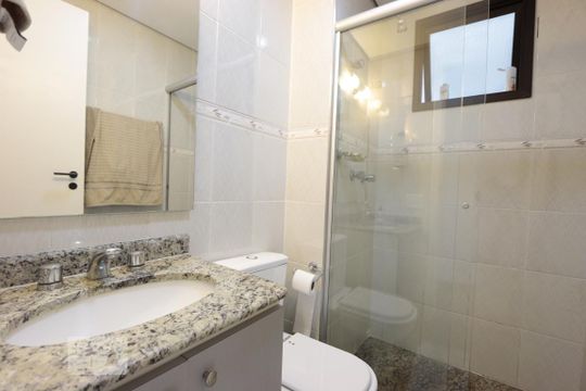 banheiro de apartamento à venda com 2 quartos, 80m² em Vila Suzana, São Paulo