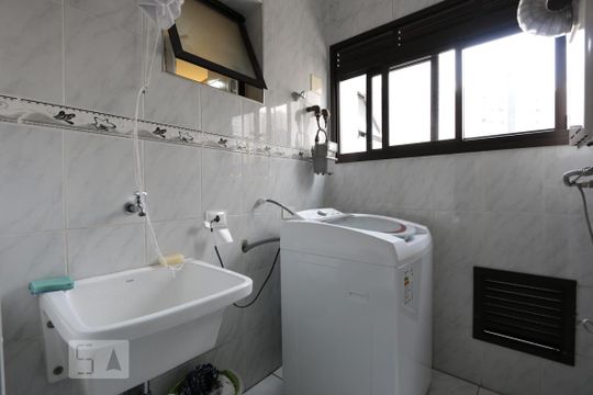 area de serviço  de apartamento à venda com 2 quartos, 80m² em Vila Suzana, São Paulo