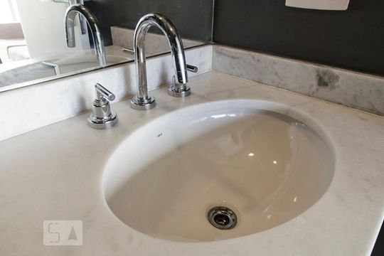 Lavabo de kitnet/studio para alugar com 1 quarto, 51m² em Tamboré, Santana de Parnaíba