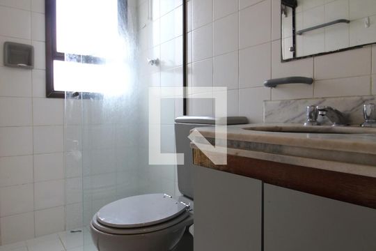 Banheiro da Suíte de apartamento para alugar com 1 quarto, 46m² em Vila Olímpia, São Paulo