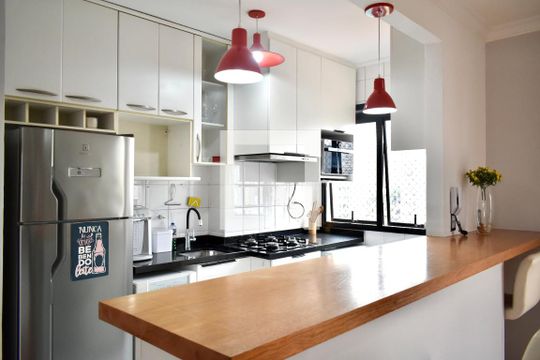 Cozinha de apartamento para alugar com 1 quarto, 52m² em Chácara Inglesa, São Paulo