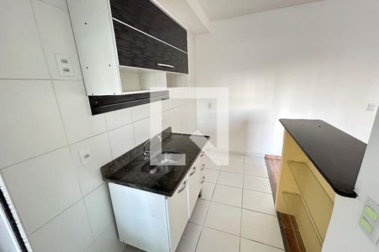 Cozinha de apartamento para alugar com 1 quarto, 31m² em Barra Funda, São Paulo