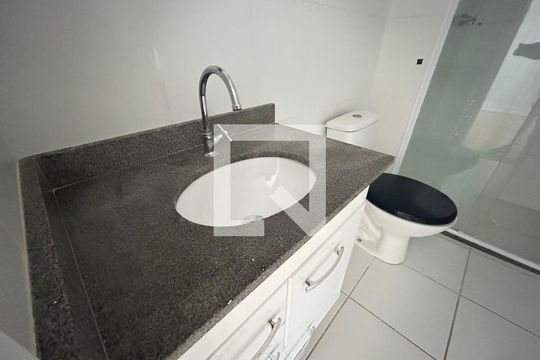 Banheiro de apartamento para alugar com 1 quarto, 31m² em Barra Funda, São Paulo