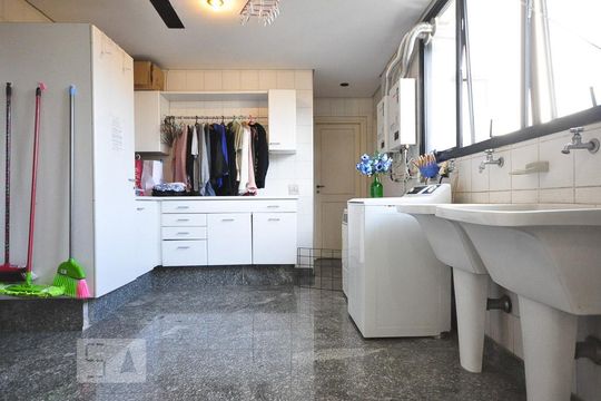 área de serviço de apartamento à venda com 4 quartos, 380m² em Real Parque, São Paulo