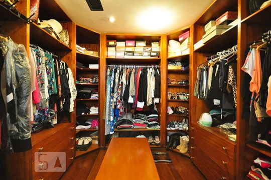 closet de apartamento à venda com 4 quartos, 380m² em Real Parque, São Paulo