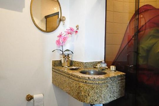banheiro de apartamento à venda com 4 quartos, 380m² em Real Parque, São Paulo