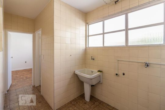 Área de serviço de apartamento para alugar com 2 quartos, 100m² em Itaim Bibi, São Paulo