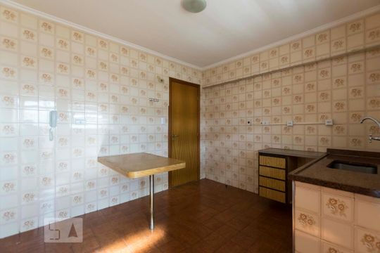 Cozinha de apartamento à venda com 2 quartos, 80m² em Vila Gumercindo, São Paulo