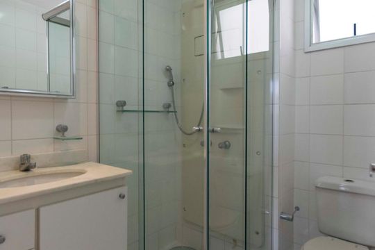 Banheiro social de apartamento para alugar com 3 quartos, 67m² em Saúde, São Paulo