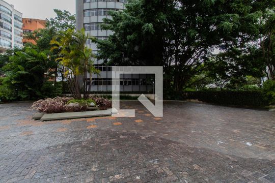 Área comum de apartamento à venda com 4 quartos, 270m² em Vila Suzana, São Paulo