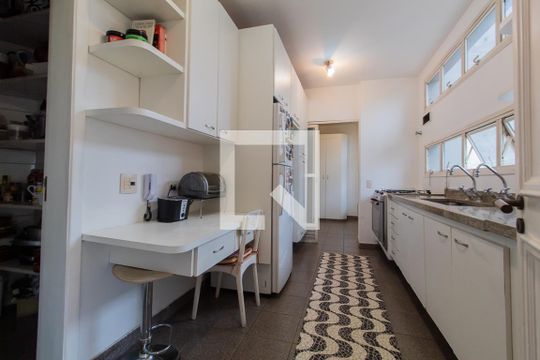 Cozinha de apartamento à venda com 4 quartos, 270m² em Vila Suzana, São Paulo