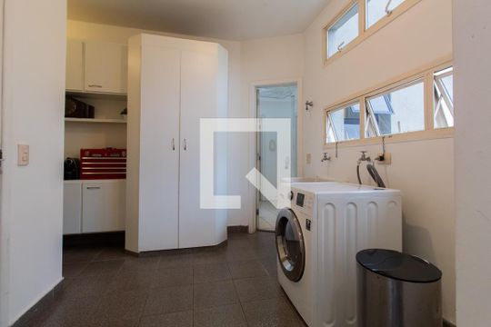 Área de Serviço de apartamento à venda com 4 quartos, 270m² em Vila Suzana, São Paulo