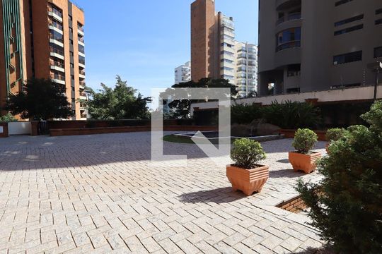Área comum de apartamento à venda com 4 quartos, 270m² em Vila Suzana, São Paulo