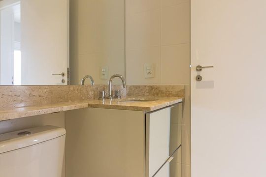 Banheiro de apartamento à venda com 2 quartos, 141m² em Pinheiros, São Paulo