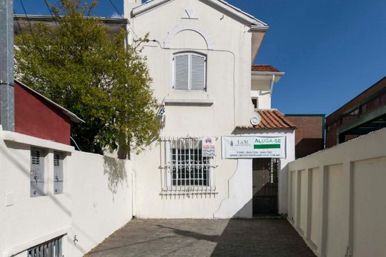Fachada de casa à venda com 3 quartos, 180m² em Vila Mariana, São Paulo