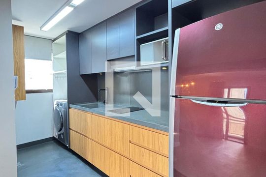 Cozinha de apartamento para alugar com 1 quarto, 95m² em Itaim Bibi, São Paulo