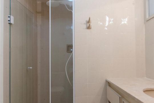Banheiro de apartamento à venda com 3 quartos, 78m² em Vila Madalena, São Paulo