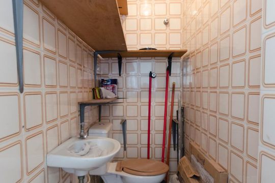 Banheiro de serviço de apartamento à venda com 3 quartos, 78m² em Vila Madalena, São Paulo