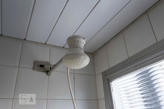 Banheiro (Chuveiro) de apartamento para alugar com 1 quarto, 61m² em Cambuci, São Paulo