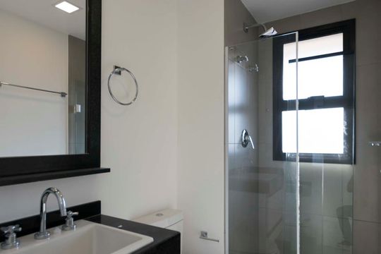 Banheiro de kitnet/studio à venda com 1 quarto, 33m² em Vila Mariana, São Paulo