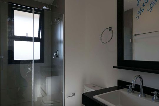 Banheiro de kitnet/studio para alugar com 1 quarto, 33m² em Vila Mariana, São Paulo