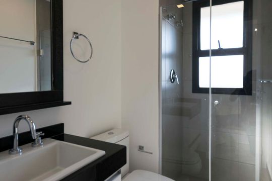 Banheiro de kitnet/studio para alugar com 1 quarto, 33m² em Vila Mariana, São Paulo
