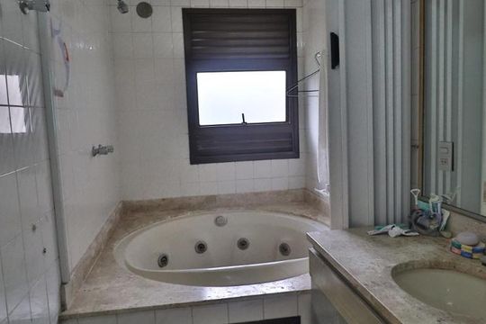 Banheiro de apartamento para alugar com 1 quarto, 50m² em Jardim Paulistano, São Paulo