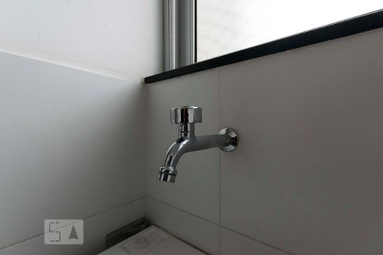 Lavanderia (Torneira) de apartamento para alugar com 2 quartos, 106m² em Jardim Glória, São Paulo