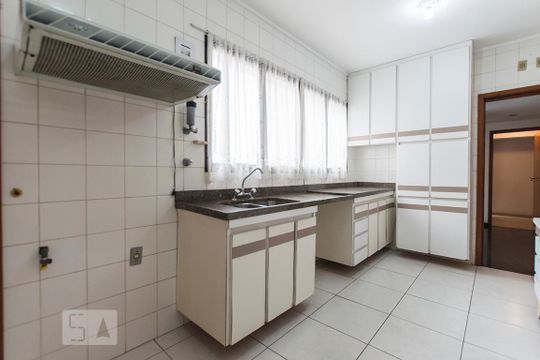 Cozinha de apartamento para alugar com 3 quartos, 145m² em Paraisópolis, São Paulo