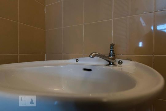 Edícula - Banheiro de serviço (Torneira) de casa à venda com 3 quartos, 260m² em Vila Mariana, São Paulo