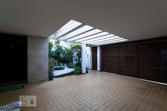 Quintal da frente de casa à venda com 3 quartos, 260m² em Vila Mariana, São Paulo