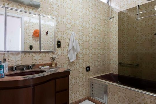 Banheiro social de casa à venda com 3 quartos, 260m² em Vila Mariana, São Paulo