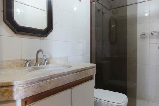Banheiro de apartamento à venda com 3 quartos, 128m² em Jardim das Laranjeiras, São Paulo