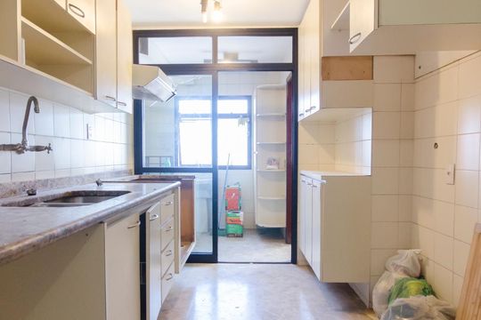 Cozinha de apartamento à venda com 3 quartos, 128m² em Jardim das Laranjeiras, São Paulo