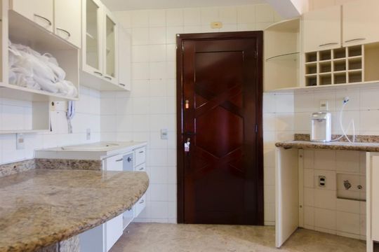 Cozinha de apartamento à venda com 3 quartos, 128m² em Jardim das Laranjeiras, São Paulo
